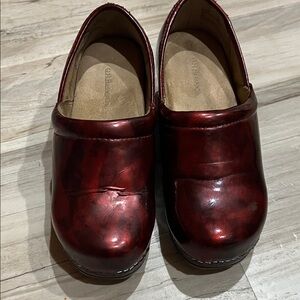 G.H. Bass & Co. Burgundy Leather Clogs